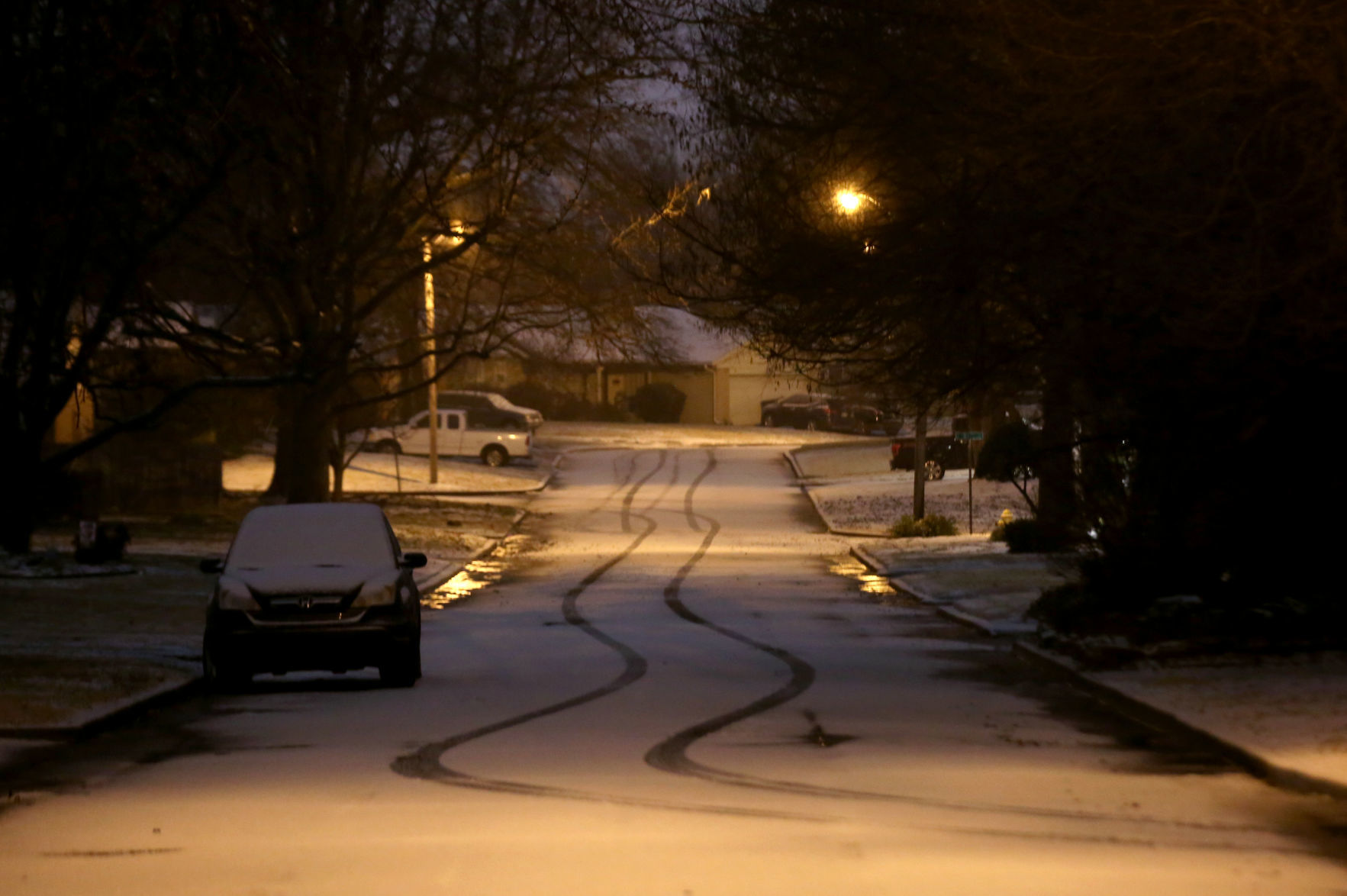 Snow falls on Tulsa area, northeast Oklahoma